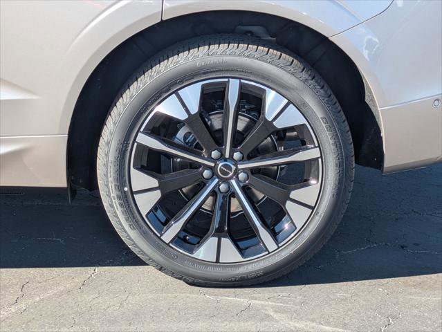 New 2026 Volvo XC60 B5 Plus w/ Climate Package PRO image 9