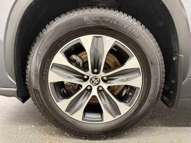 Used 2023 Toyota Highlander XLE AWD/4WD image 19