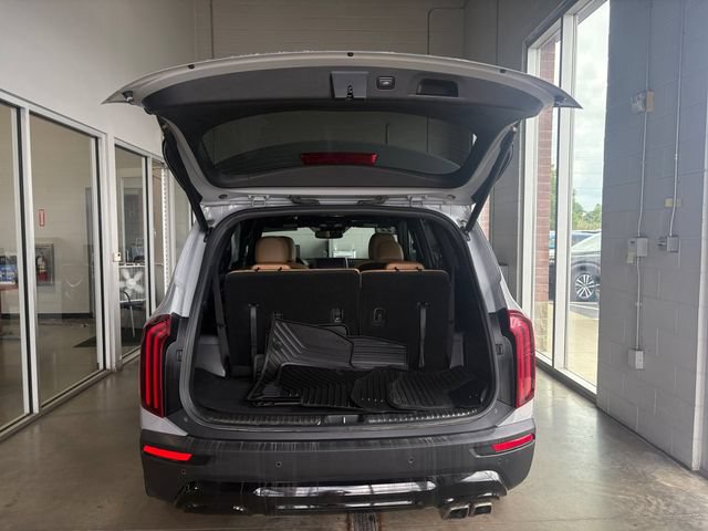 Certified 2022 Kia Telluride SX w/ Nightfall Edition Package AWD/4WD image 15