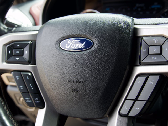 Used 2022 Ford F250 Platinum w/ FX4 Off-Road Package AWD/4WD image 34