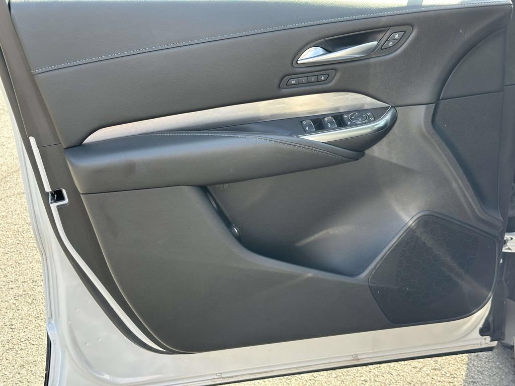 Used 2024 Cadillac XT4 Premium Luxury w/ Technology Package AWD/4WD image 29