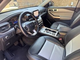 Used 2022 Ford Explorer XLT w/ Equipment Group 202A RWD image 11