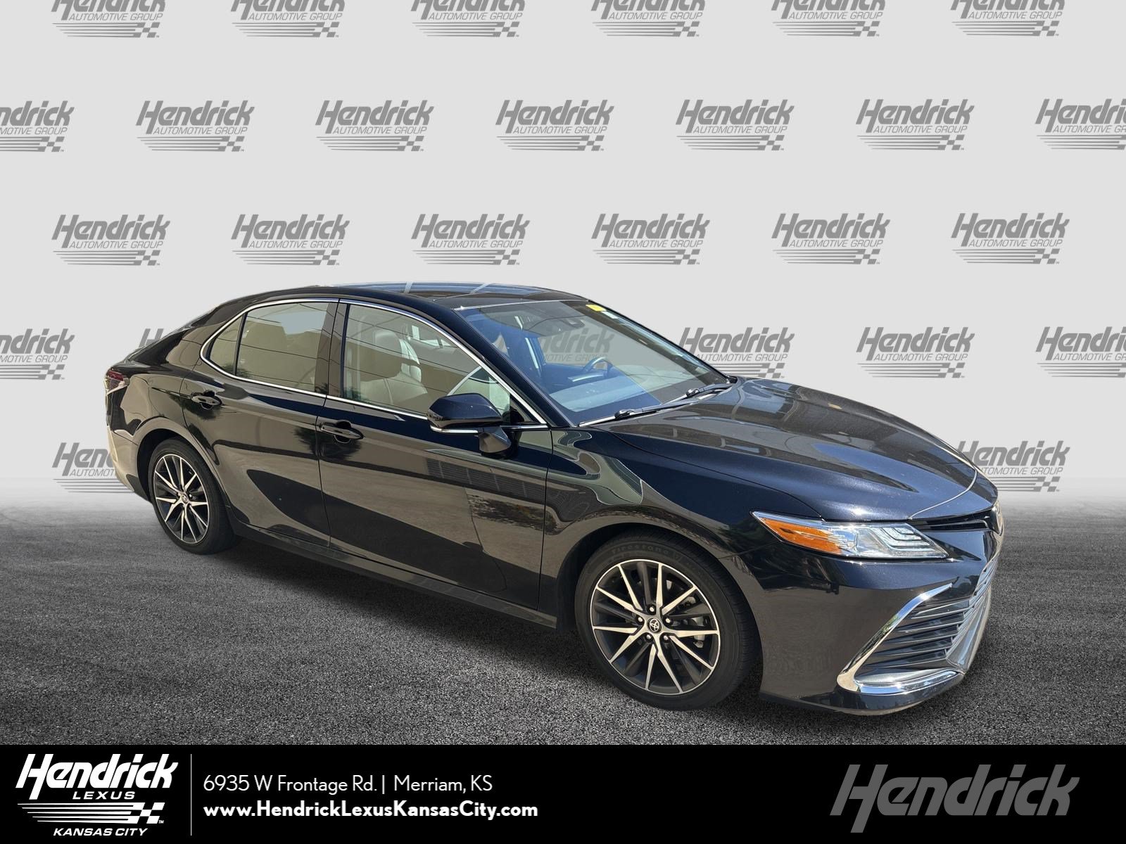 Used 2021 Toyota Camry XLE w/ Navigation Package AWD/4WD image 1