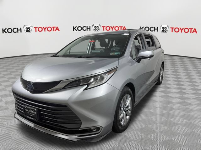 Used 2022 Toyota Sienna Limited AWD/4WD image 7
