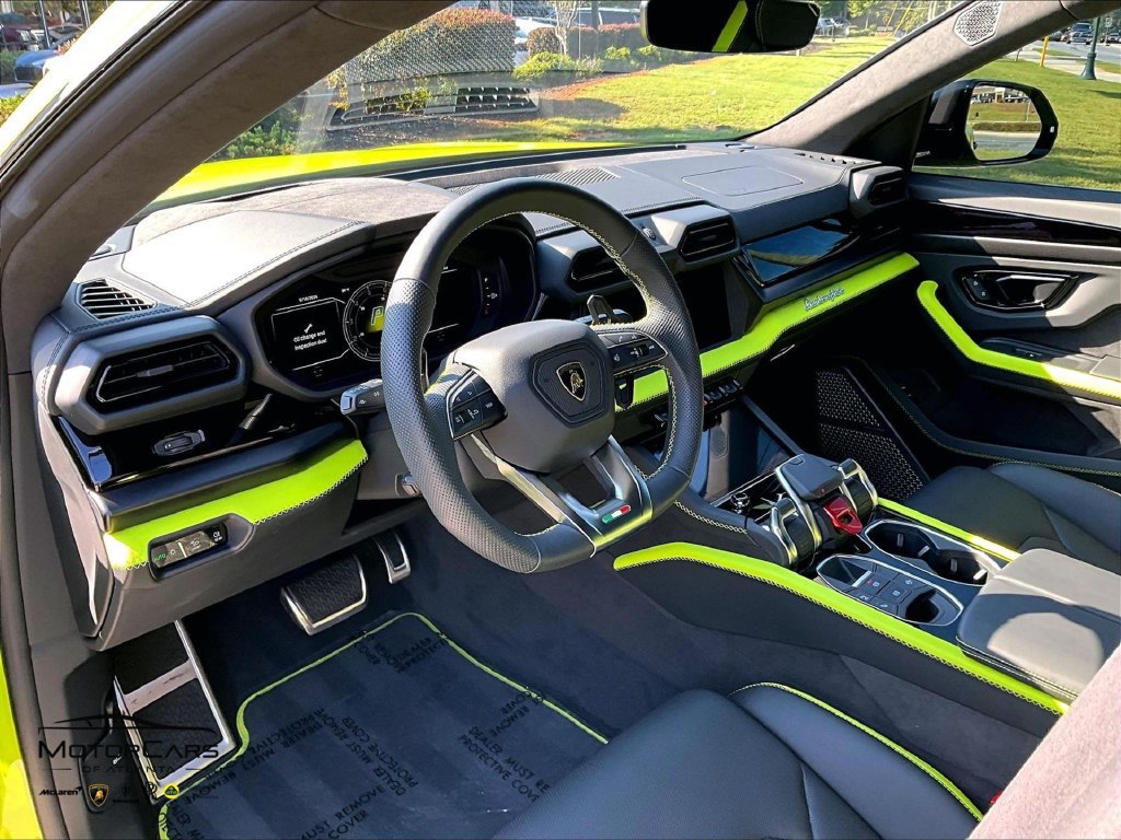 Used 2025 Lamborghini Urus Performante AWD/4WD image 13