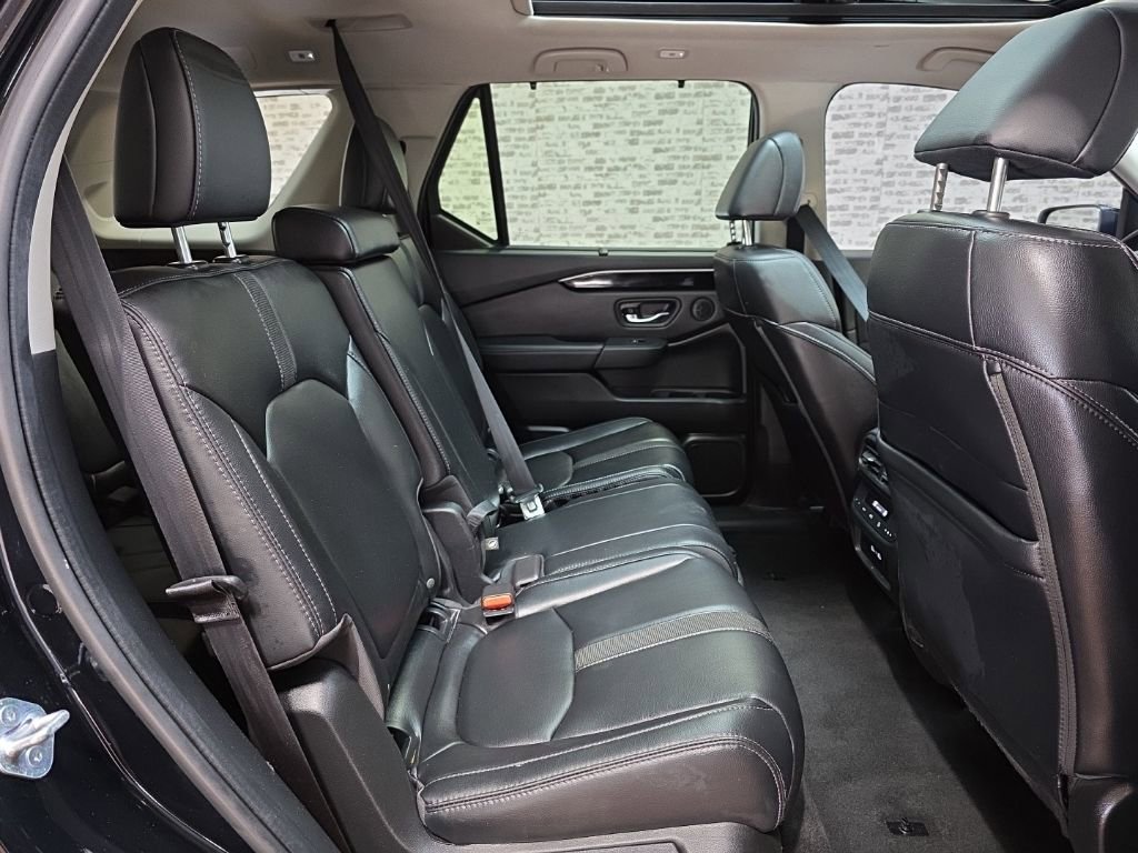 Used 2023 Honda Pilot Touring image 12