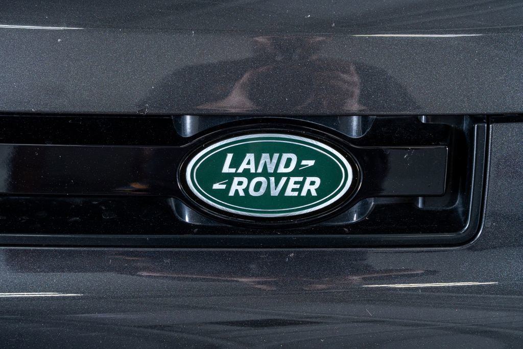 Used 2023 Land Rover Defender 130 X-Dynamic SE image 17