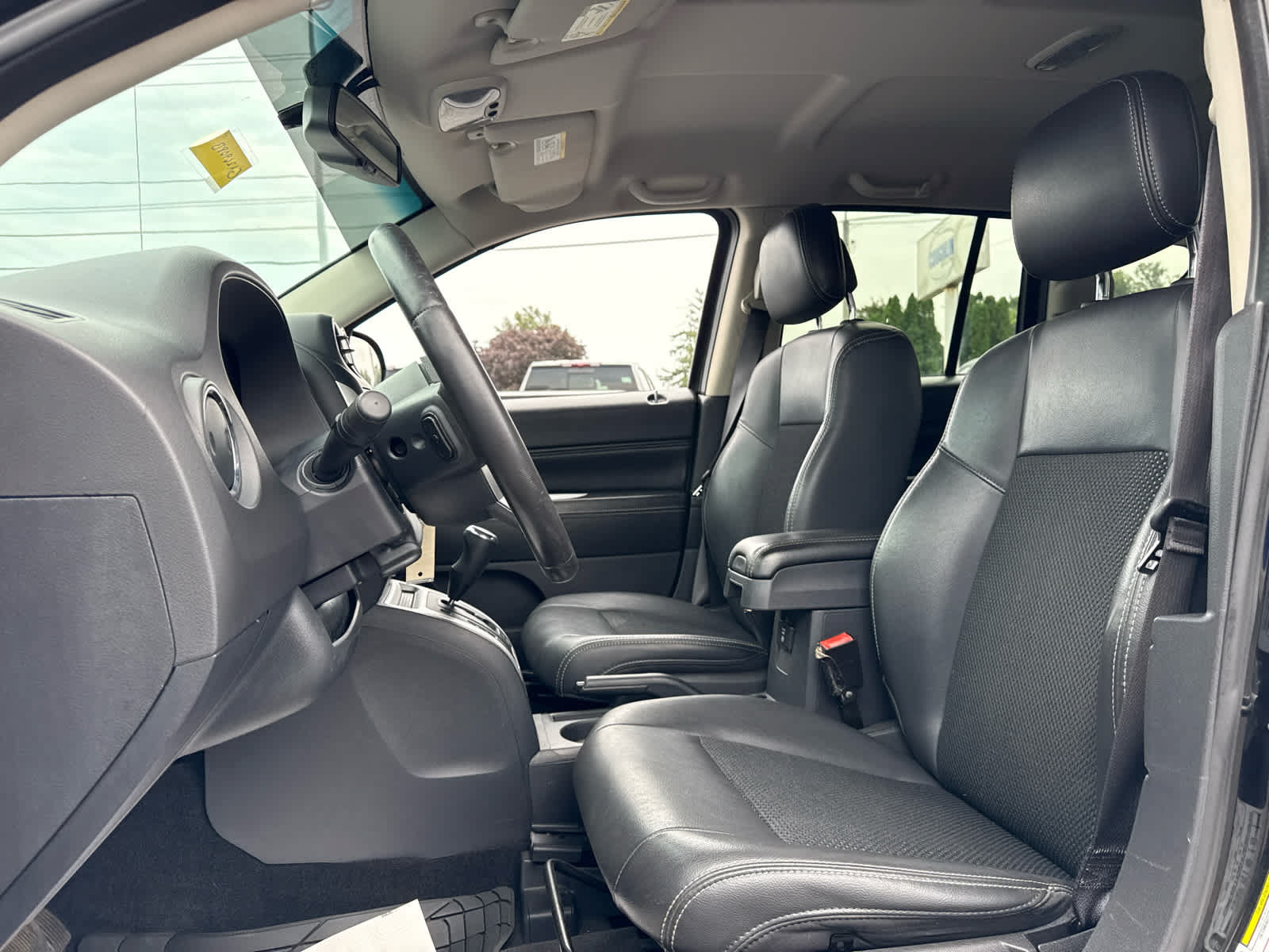 Used 2015 Jeep Compass Latitude AWD/4WD image 11