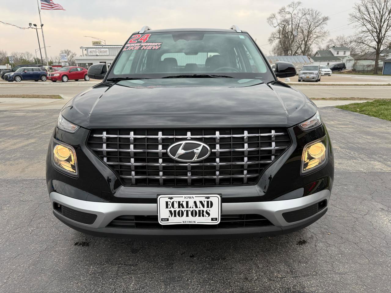 Used 2024 Hyundai Venue SEL image 3