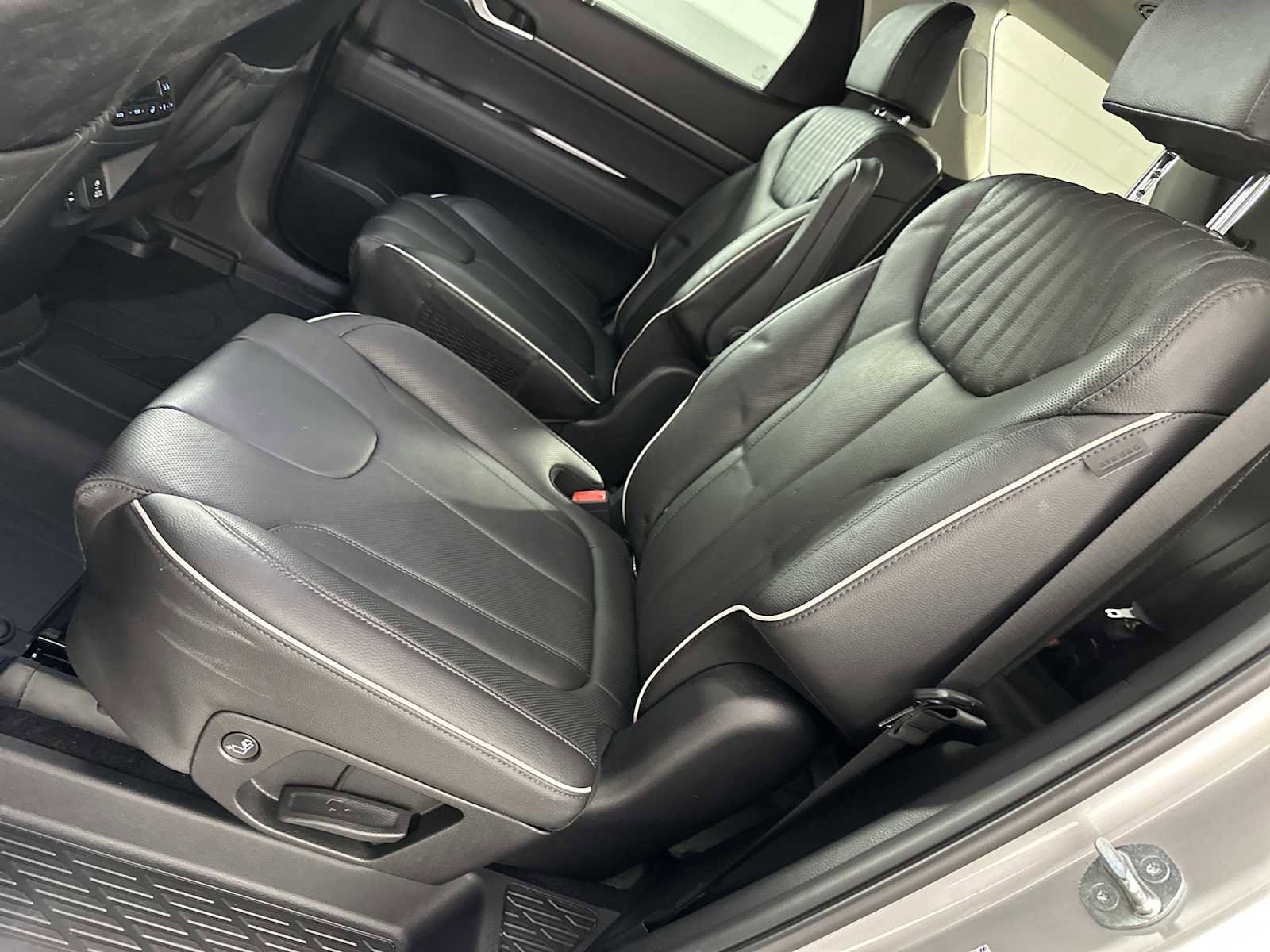 Used 2024 Hyundai Palisade Limited image 23