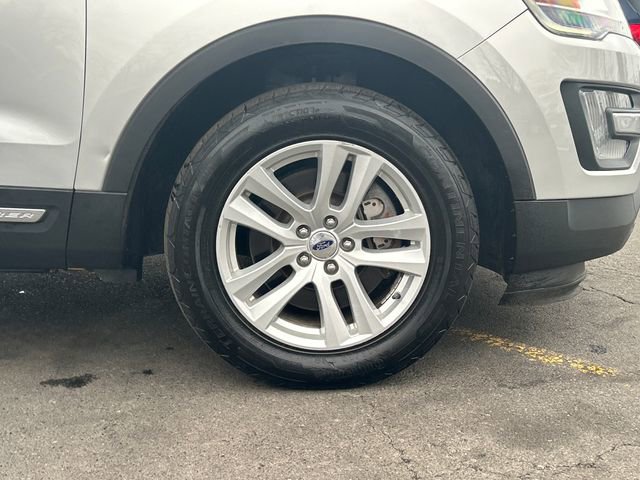Used 2017 Ford Explorer XLT image 28