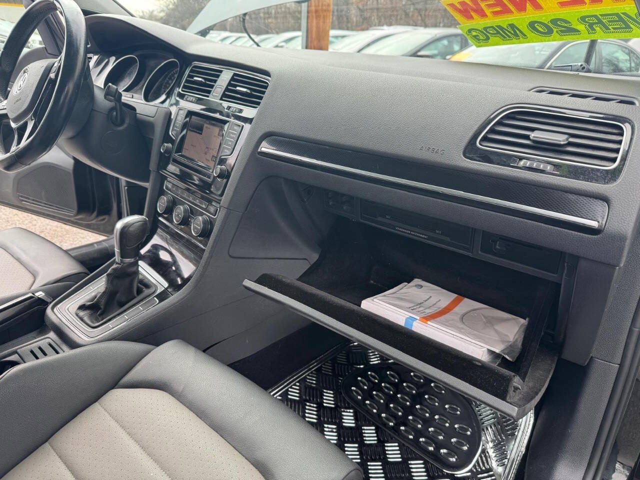 Used 2015 Volkswagen Golf TDI S image 27