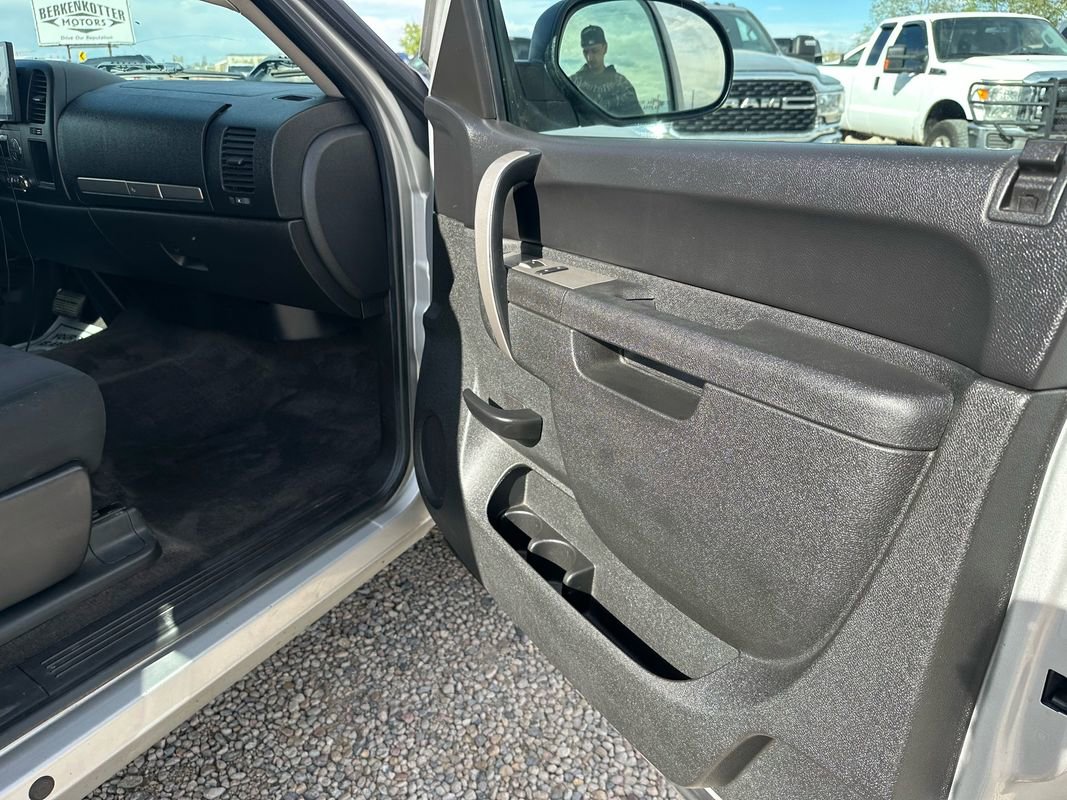 Used 2010 Chevrolet Silverado 1500 LT w/ Power Pack Plus AWD/4WD image 13