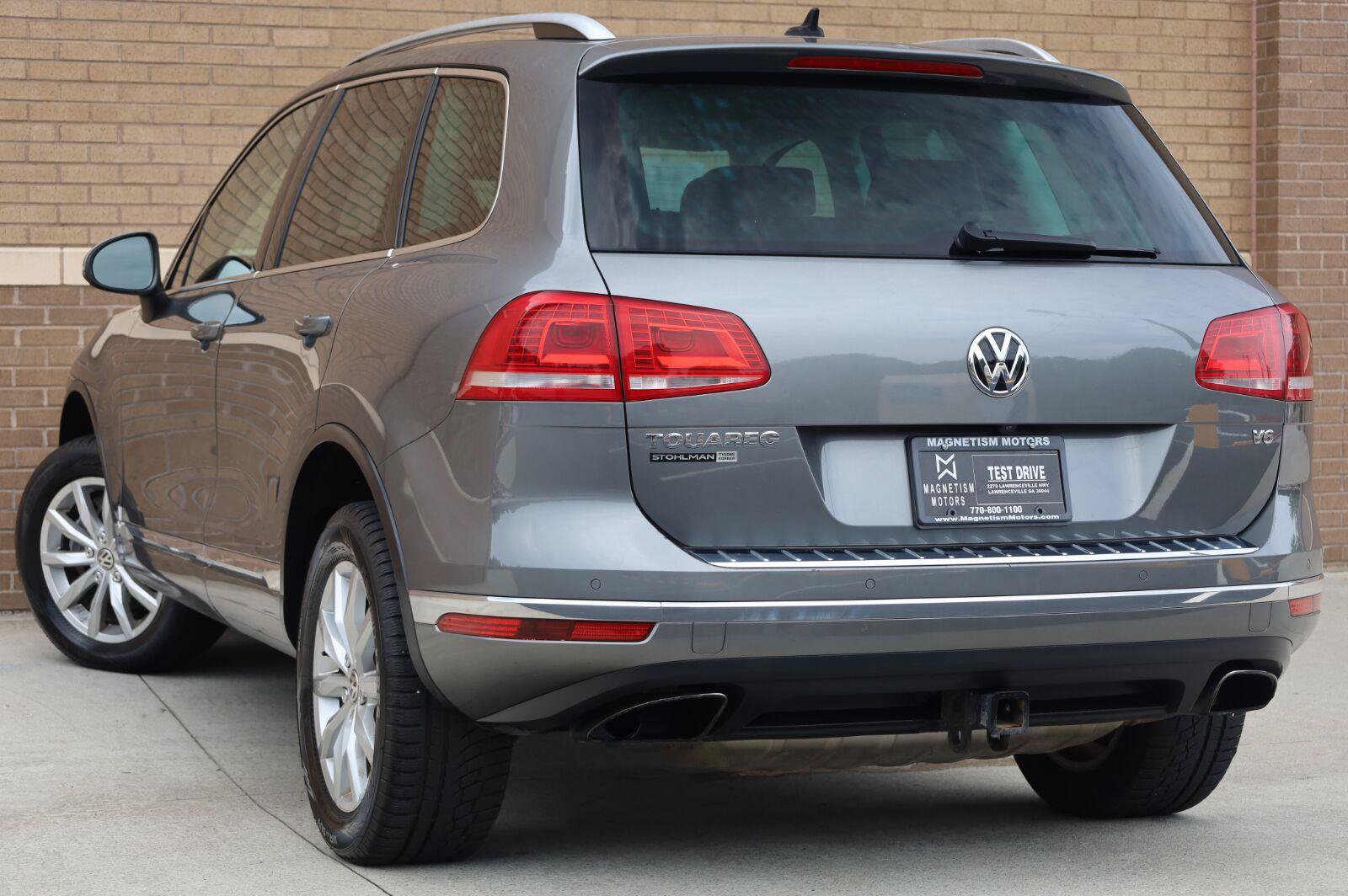 Used 2017 Volkswagen Touareg Sport AWD/4WD image 8