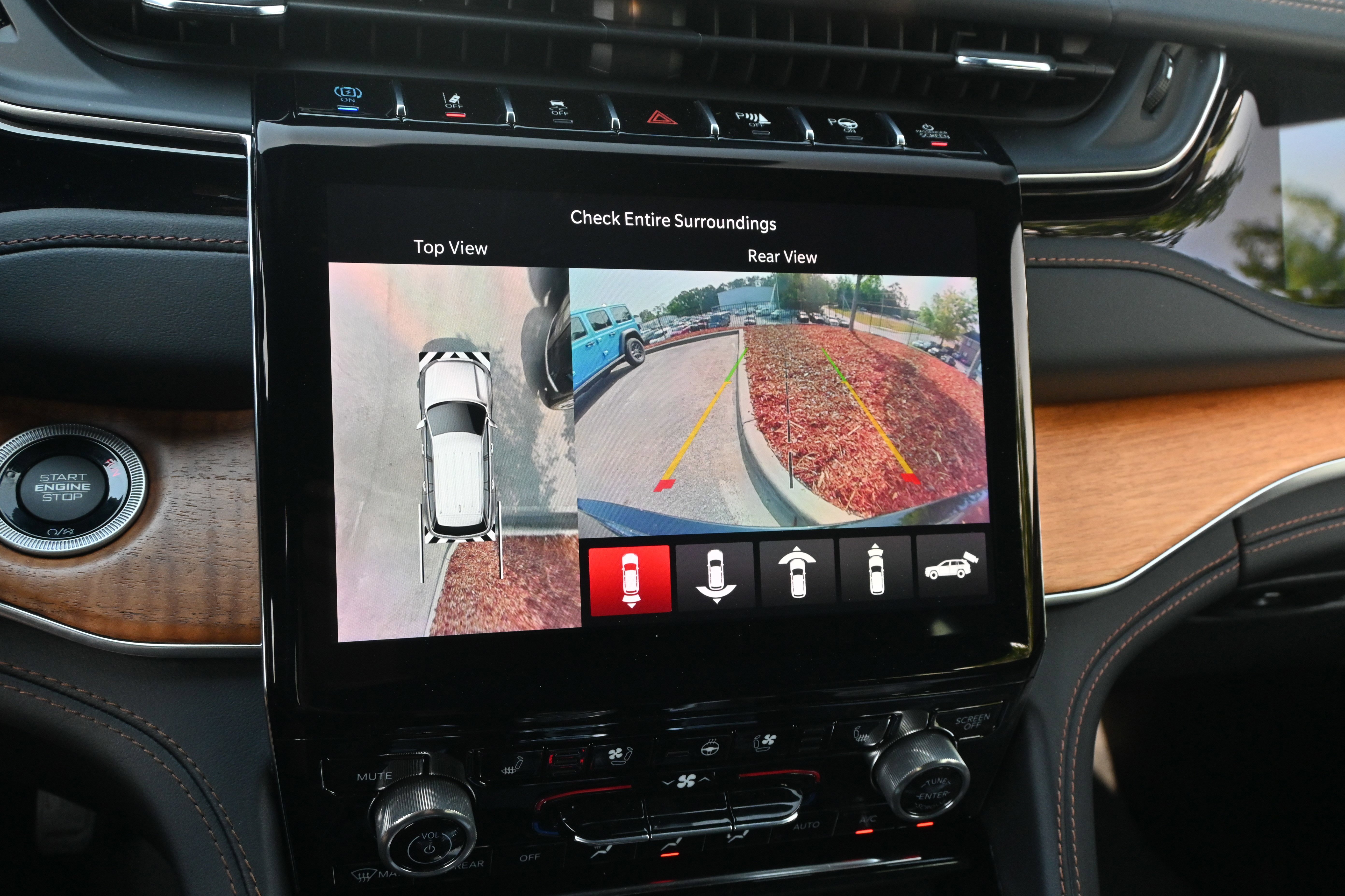 Used 2023 Jeep Grand Cherokee Summit AWD/4WD image 26