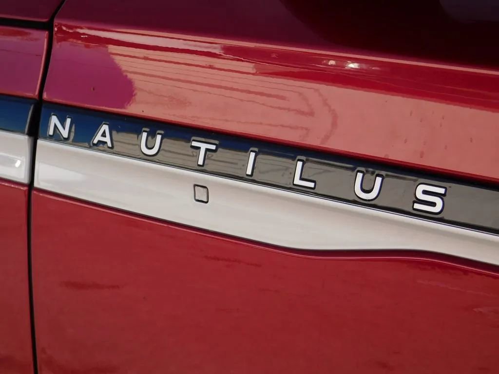 Used 2024 Lincoln Nautilus Reserve image 10