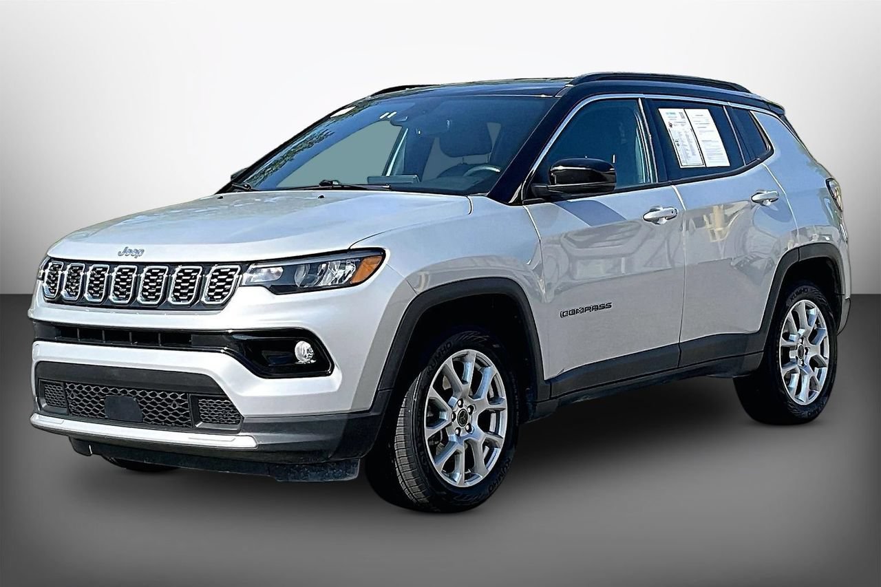 Used 2025 Jeep Compass Limited AWD/4WD image 4