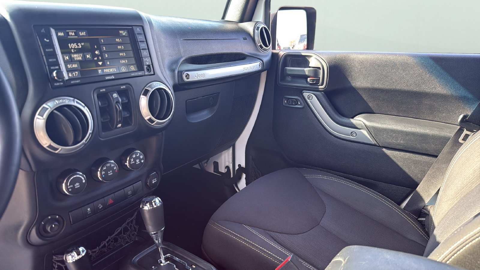 Used 2015 Jeep Wrangler Unlimited Sahara w/ Connectivity Group AWD/4WD image 42