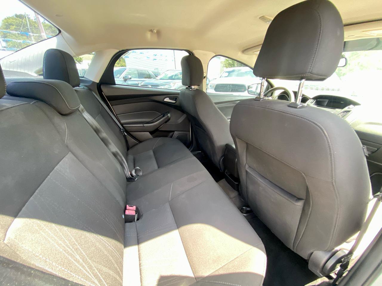 Used 2017 Ford Focus SE FWD image 10