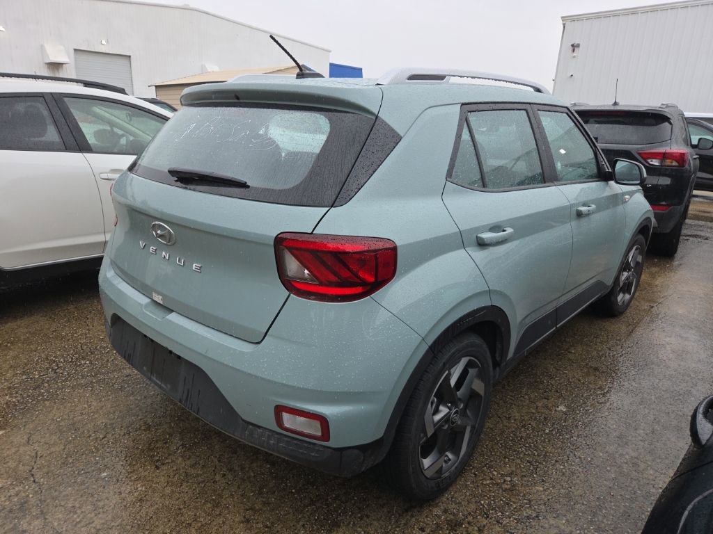 Used 2025 Hyundai Venue SEL FWD image 9