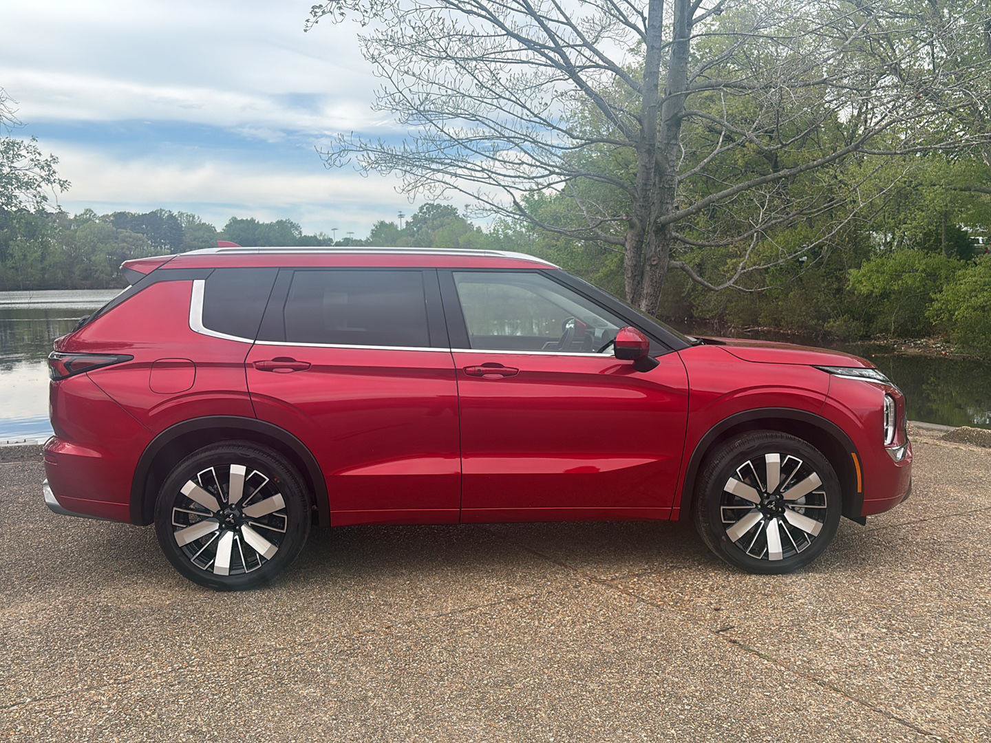 New 2026 Mitsubishi Outlander SEL AWD/4WD image 3