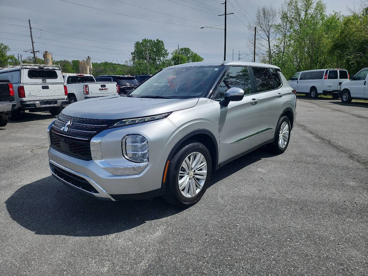 Used 2022 Mitsubishi Outlander ES FWD image 2