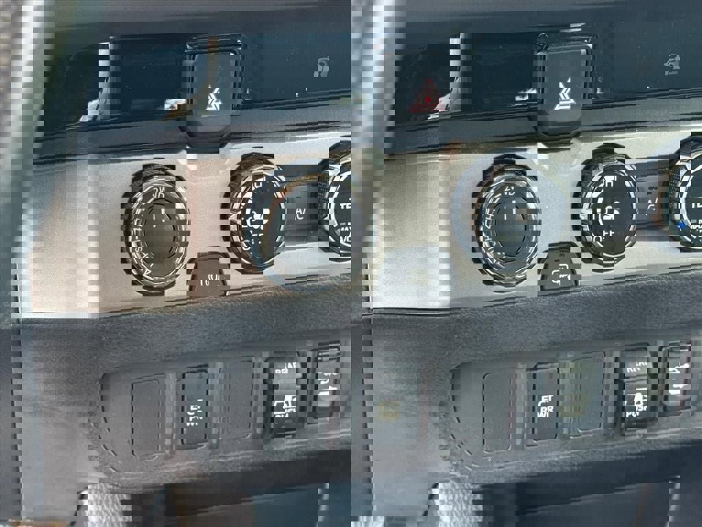 Used 2018 Toyota Tacoma SR5 image 23