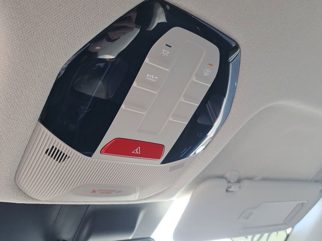 Used 2025 Kia K4 LXS image 21