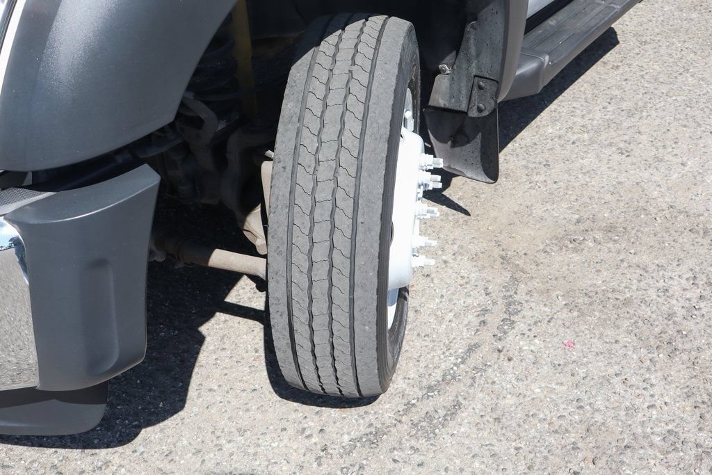 Used 2015 Ford F550 2WD Regular Cab Super Duty image 38