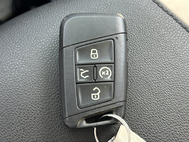 Used 2020 Volkswagen Tiguan SEL AWD/4WD image 29