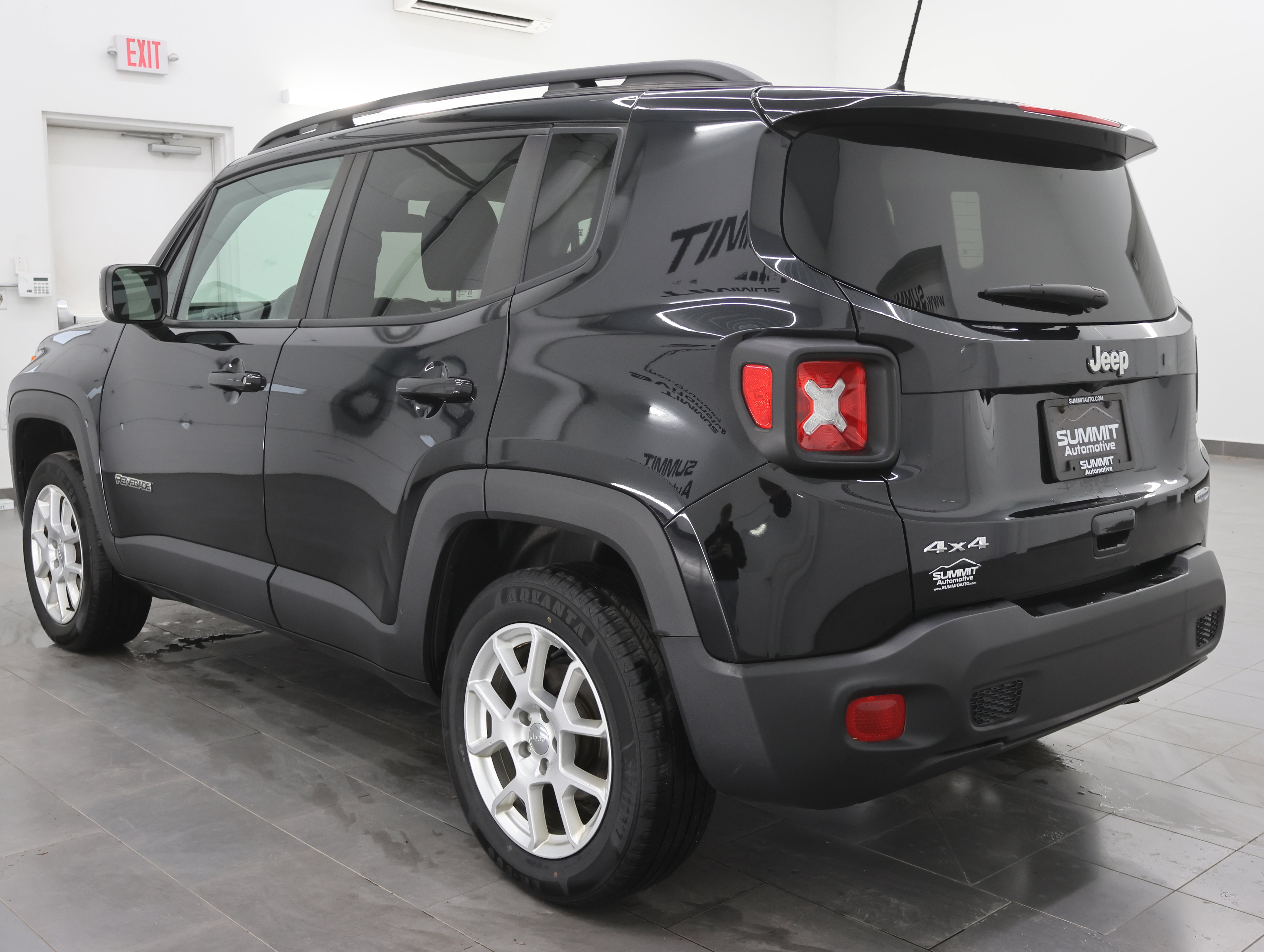 Used 2019 Jeep Renegade Latitude AWD/4WD image 6