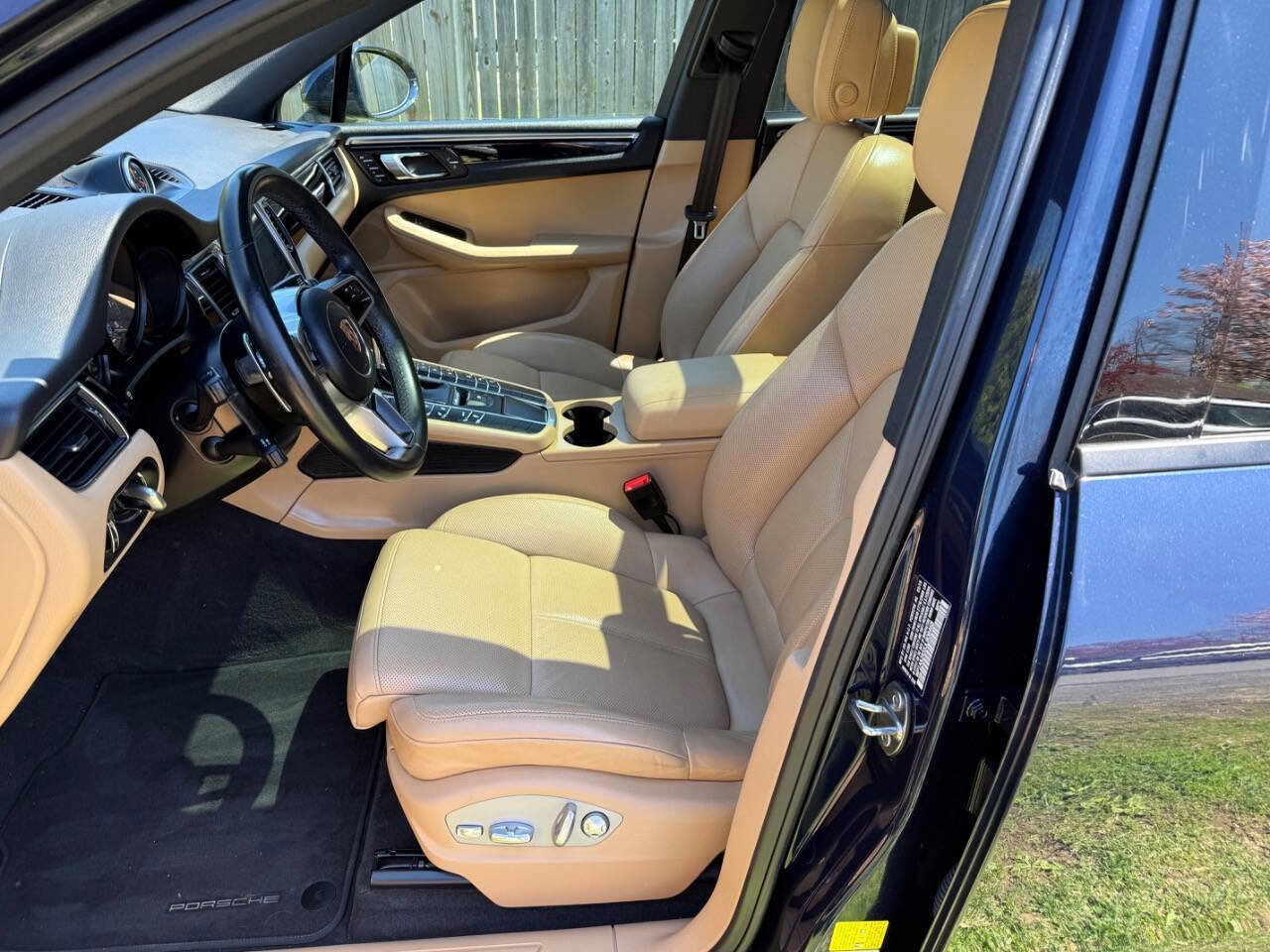 Used 2018 Porsche Macan AWD/4WD image 10