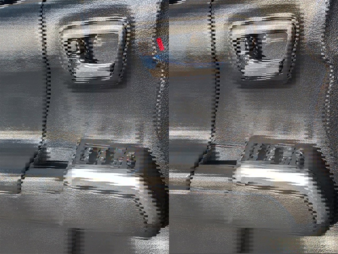 Used 2021 Toyota Tacoma Limited image 26