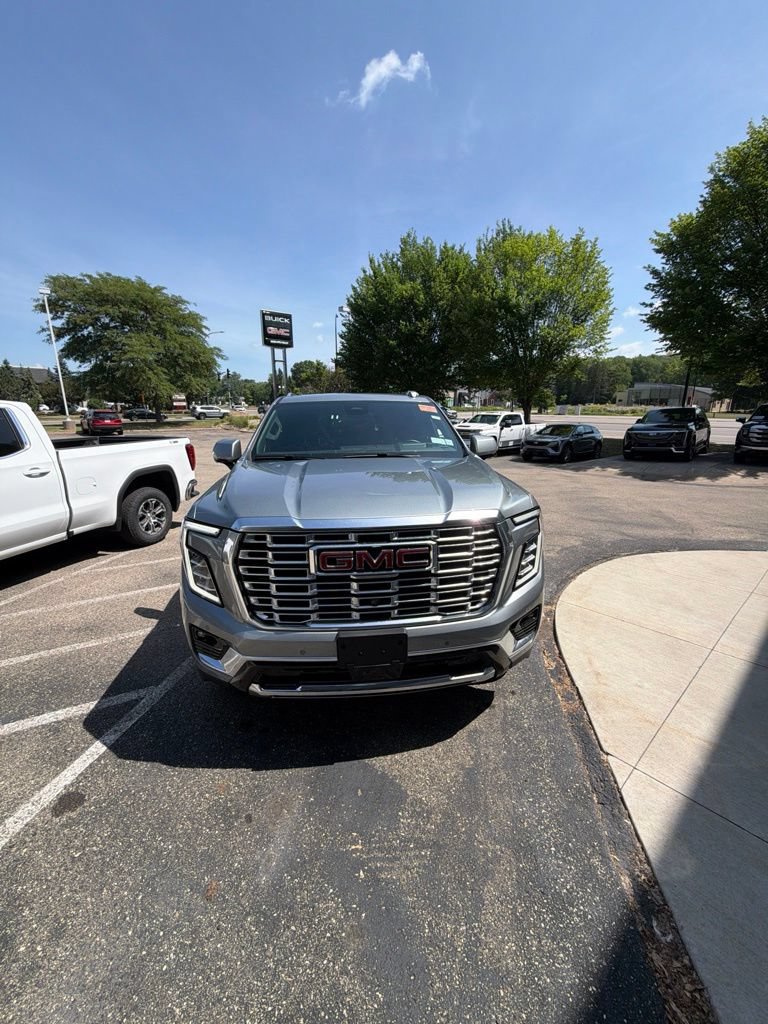 Used 2025 GMC Yukon XL Denali AWD/4WD image 9