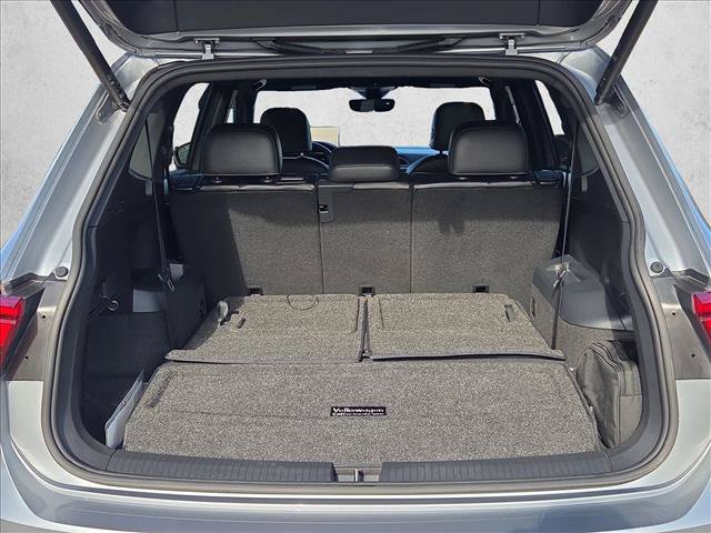 Used 2022 Volkswagen Tiguan SE R-Line FWD image 6