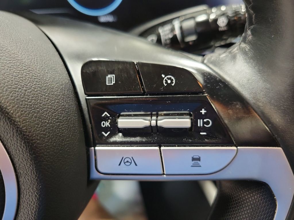 Used 2023 Hyundai Elantra Limited w/ Cargo Package FWD image 33