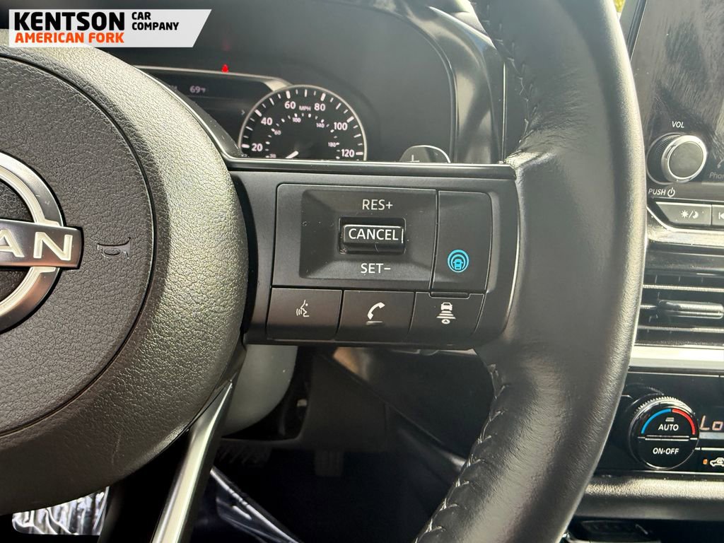 Used 2025 Nissan Pathfinder SV image 19