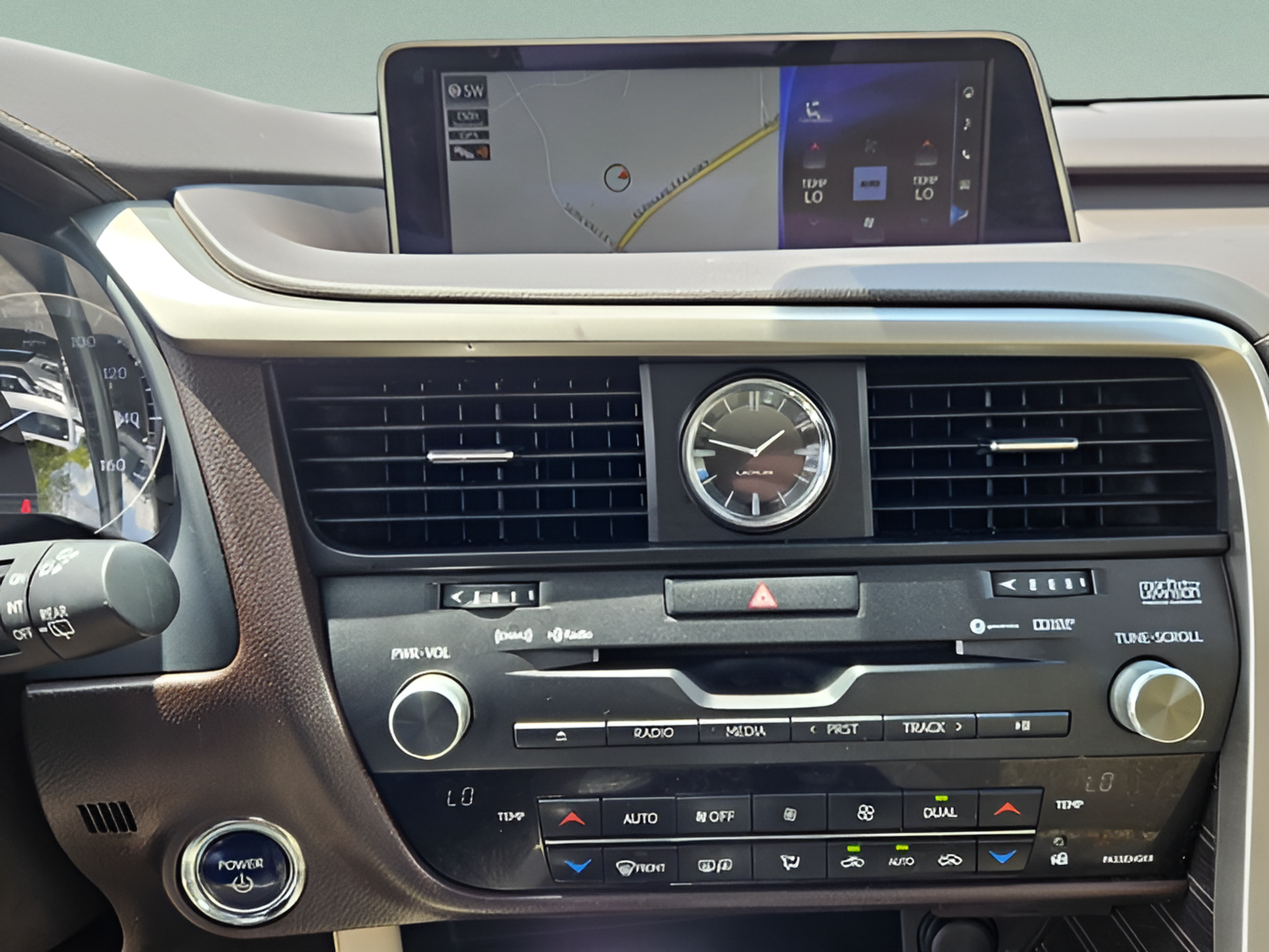 Used 2018 Lexus RX 450h AWD w/ Luxury Package image 18