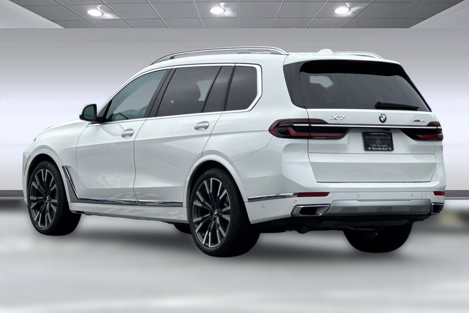 Used 2023 BMW X7 xDrive40i w/ Premium Package image 3
