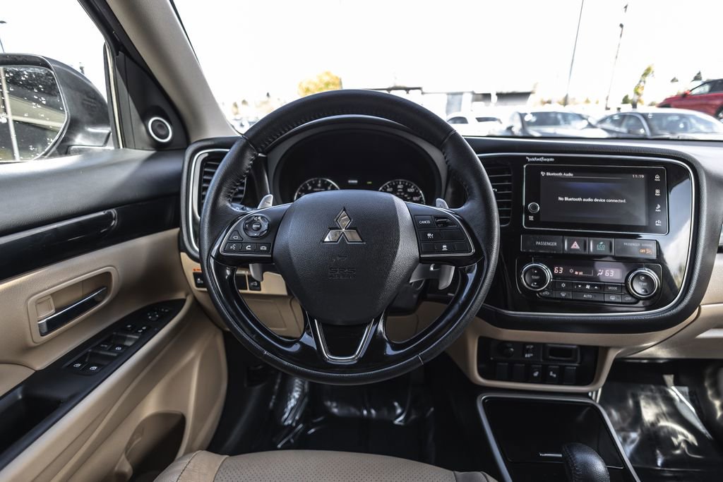 Used 2017 Mitsubishi Outlander GT AWD/4WD image 26