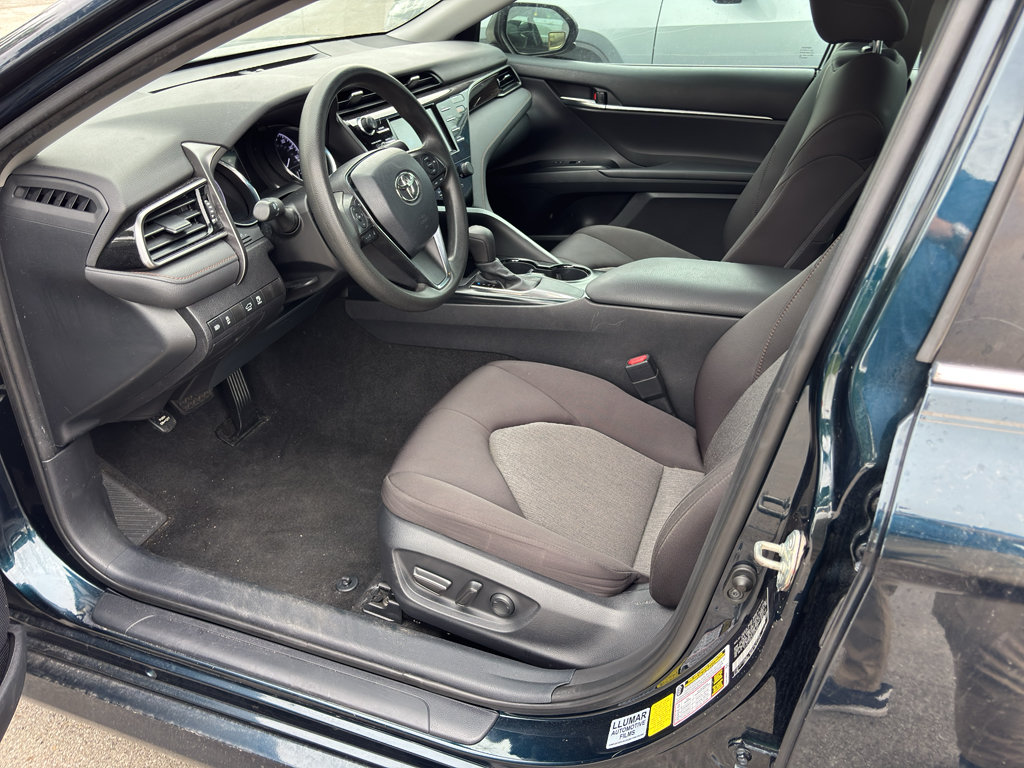 Used 2020 Toyota Camry LE FWD image 7