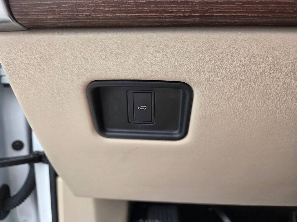 Used 2024 Land Rover Range Rover SE AWD/4WD image 19