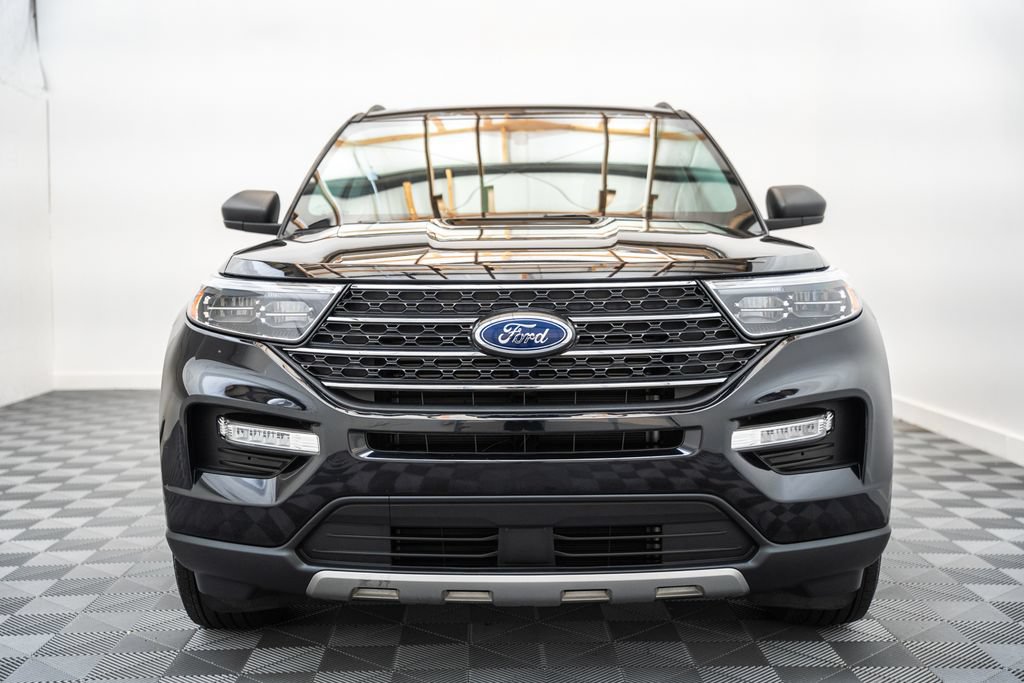 Certified 2023 Ford Explorer XLT w/ Equipment Group 202A AWD/4WD image 2