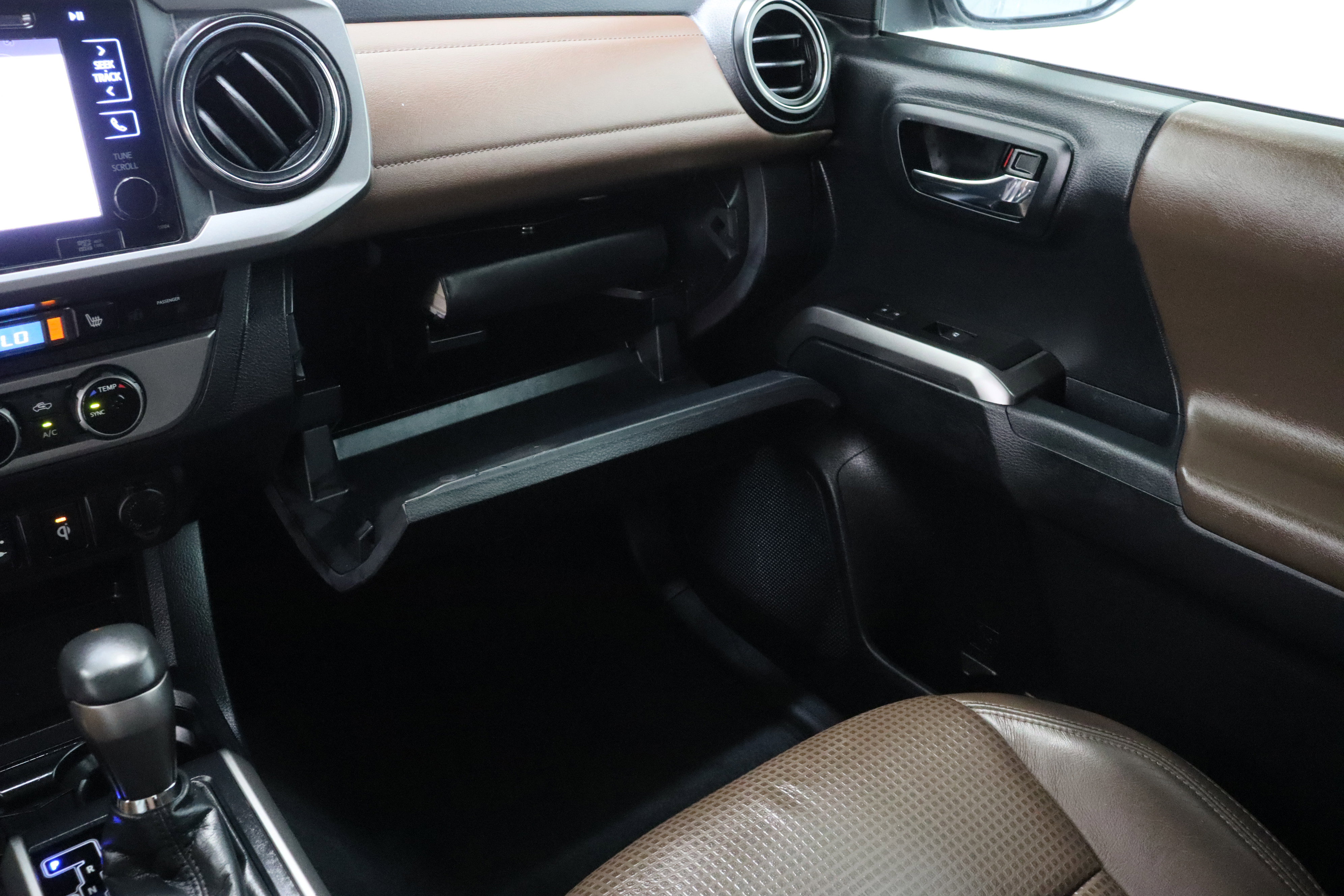 Used 2017 Toyota Tacoma Limited w/ Tow Package image 25