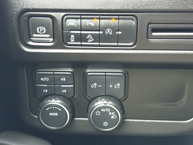 Used 2023 Chevrolet Tahoe Premier AWD/4WD image 18