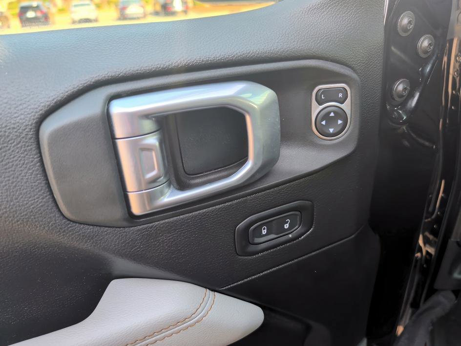 Used 2022 Jeep Wrangler Unlimited Sahara image 17