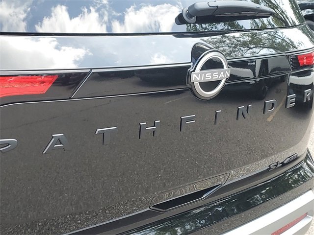 New 2025 Nissan Pathfinder SL w/ Black Appearance Package image 31