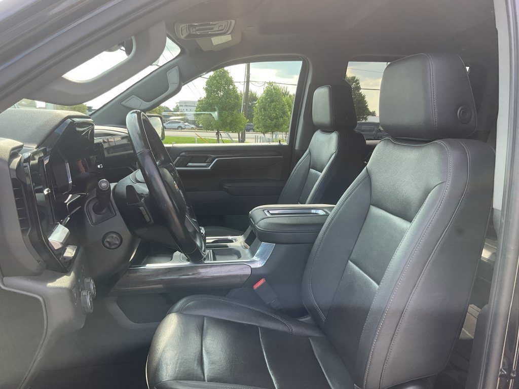 Used 2022 Chevrolet Silverado 1500 LTZ w/ Technology Package AWD/4WD image 11