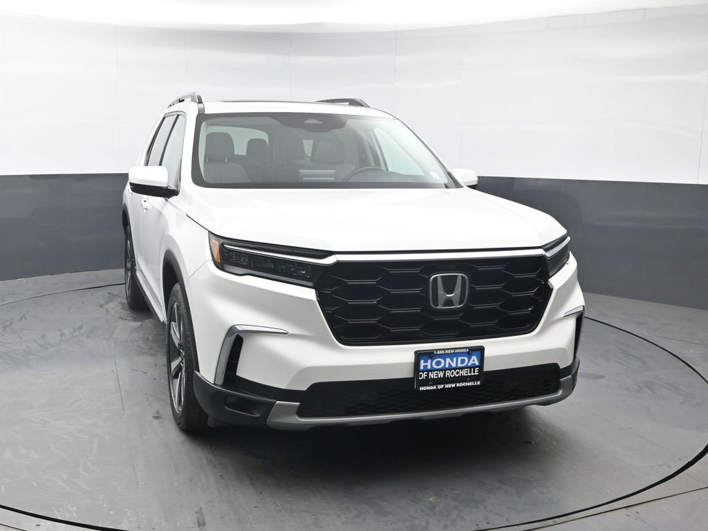 Used 2023 Honda Pilot Touring image 9