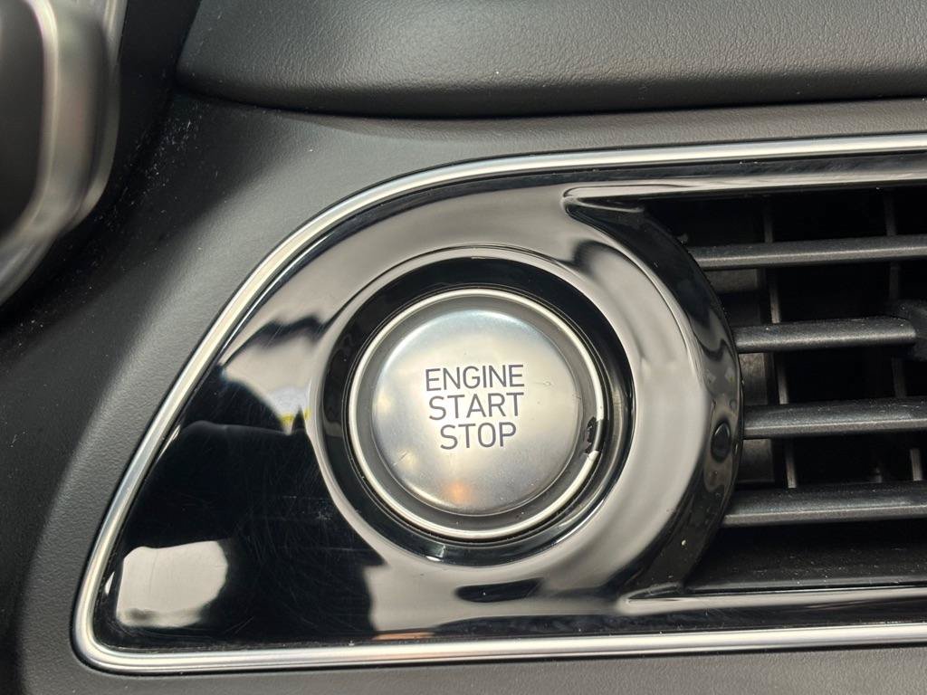 Used 2019 Genesis G70 2.0T Advanced RWD image 23